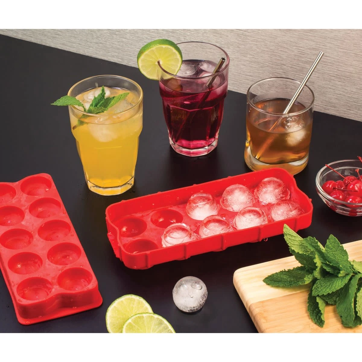OXO Large Round Cube Ice Cube Tray 11 OXO Large Round Cube Ice Cube Tray - Image 9